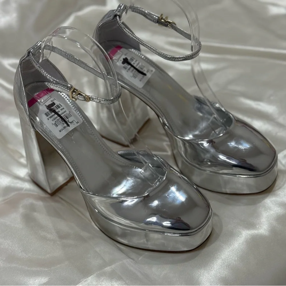 Larroude Ari Pump Heels Platform Closed Toe Specchio Leather Silver Size 9 New